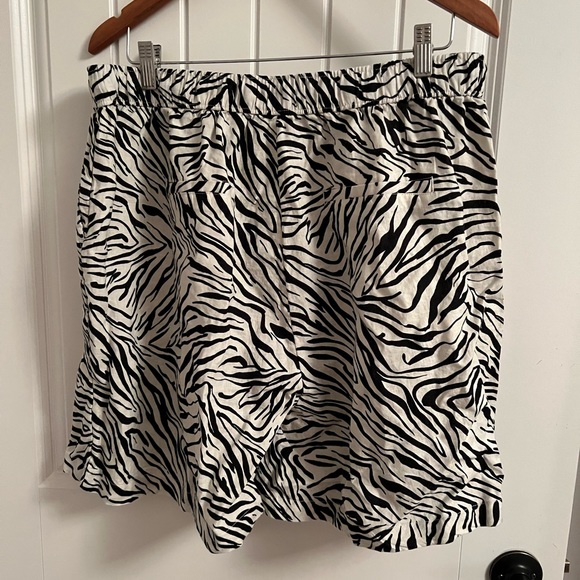 Zebra print shorts - Picture 5 of 5